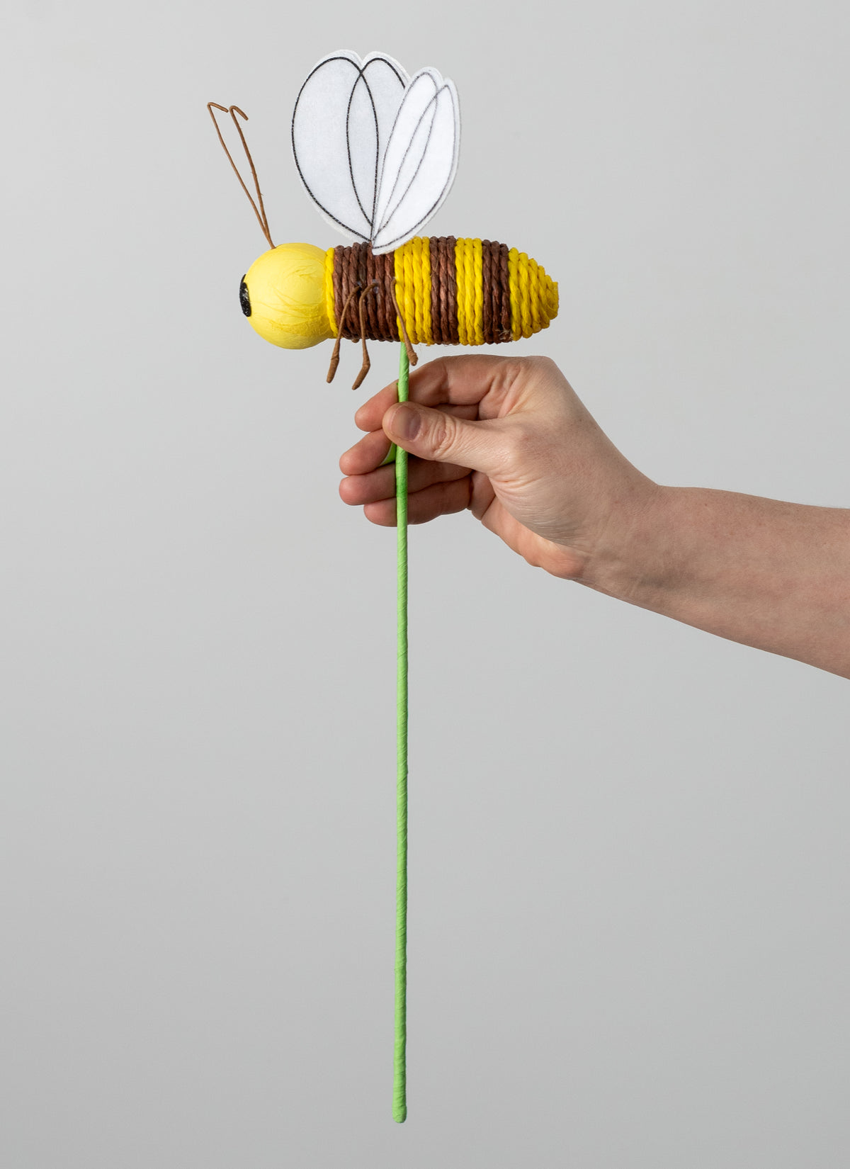 16" Twine Bumble Bee Pick detail photo 3