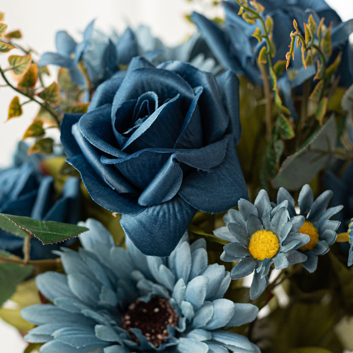 17" Roses & Gerber Daisies Bush: Smoke Blue (18 Stem) Lifestyle Photo