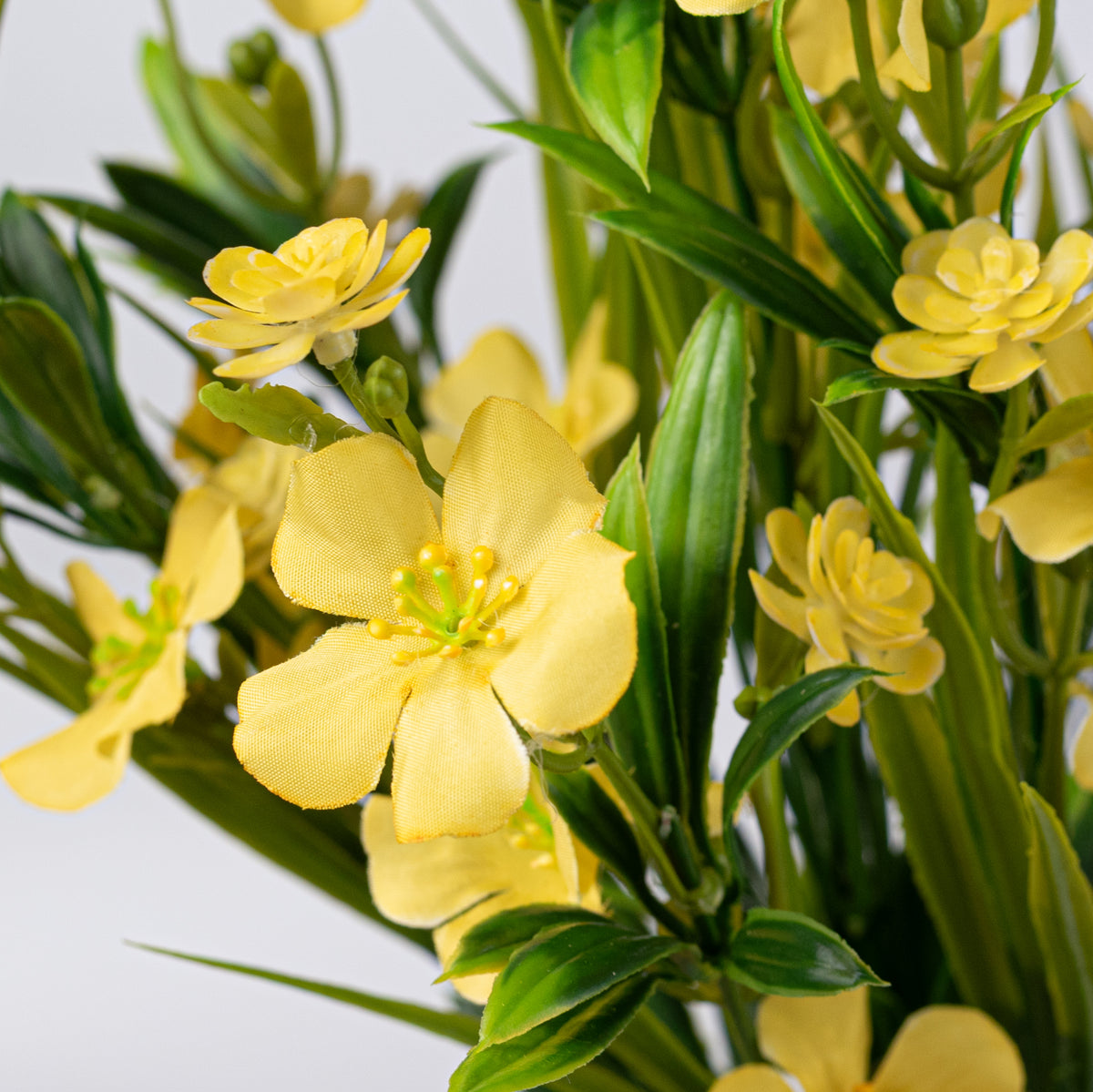 17â Wildflower Filler Bush: Yellow (9 Stem) Lifestyle Photo