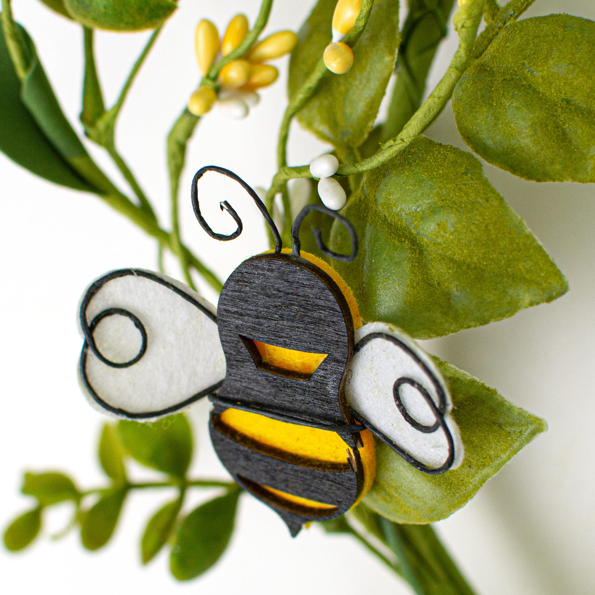 5' Bumblebee & Leaves Bee Hive Garland detail photo 3