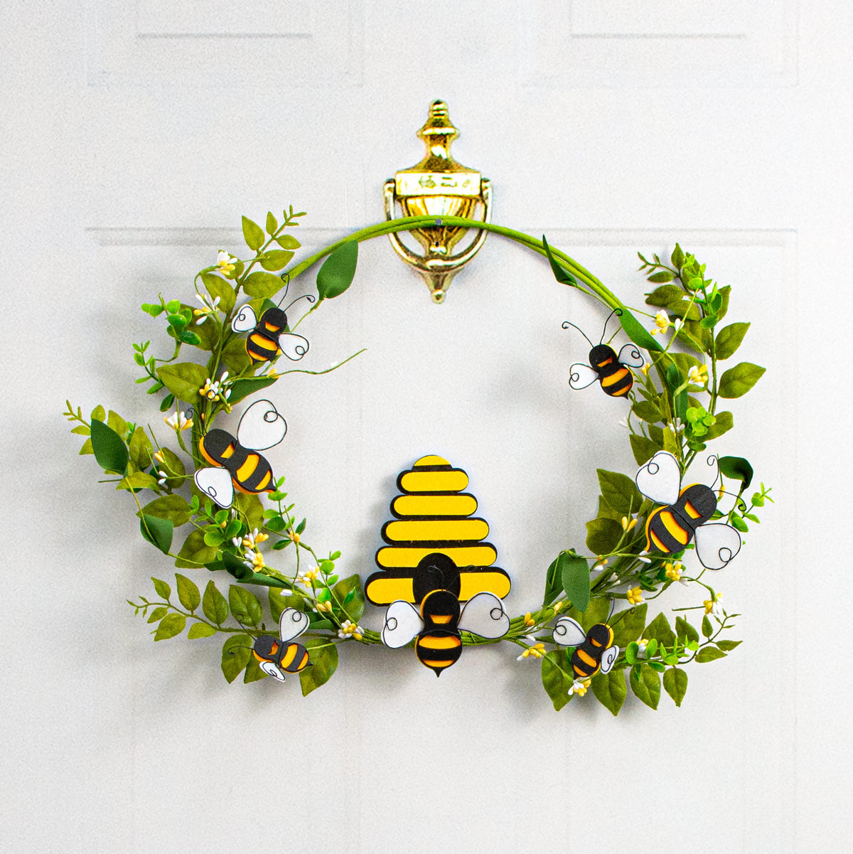 22â Bumblebee & Leaves Bee Hive Wreath Lifestyle Photo