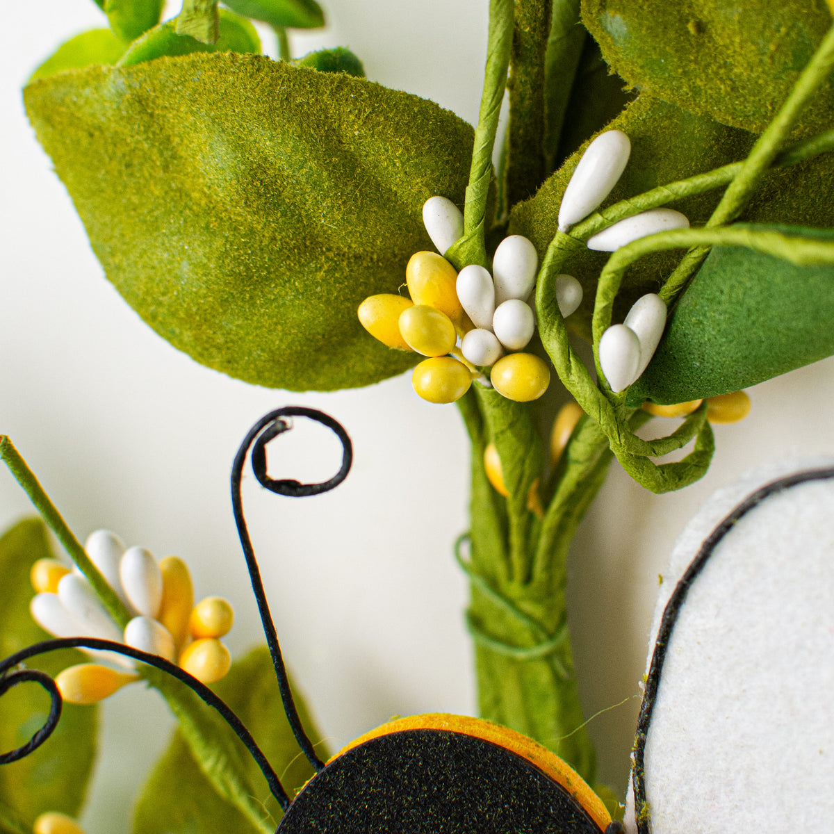 22â Bumblebee & Leaves Bee Hive Wreath detail photo 5