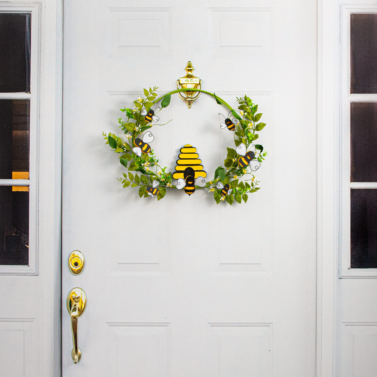 22â Bumblebee & Leaves Bee Hive Wreath detail photo 6