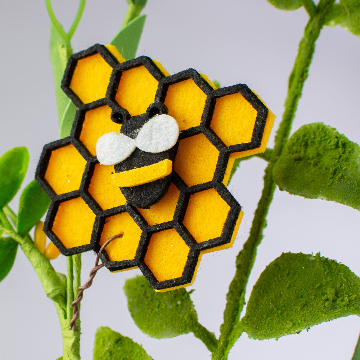 29" Bumblebee, Leaves, Hive, Honeycomb Greenery Spray detail photo 5