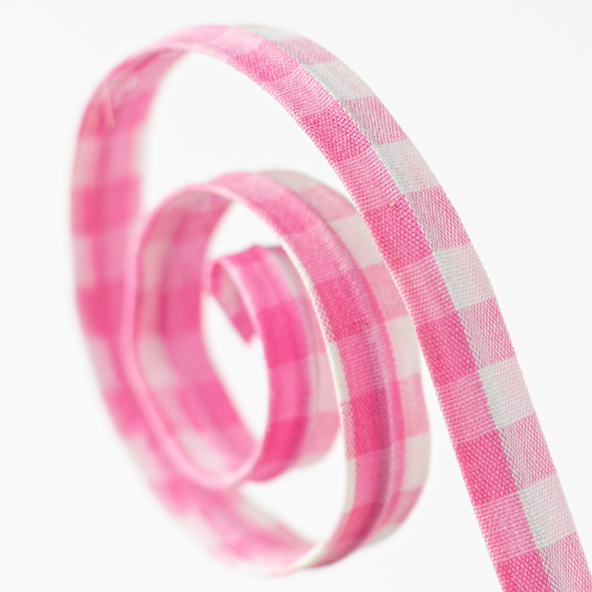18" Check Fabric Coil Spray: Blue, Purple, Pink Lifestyle Photo