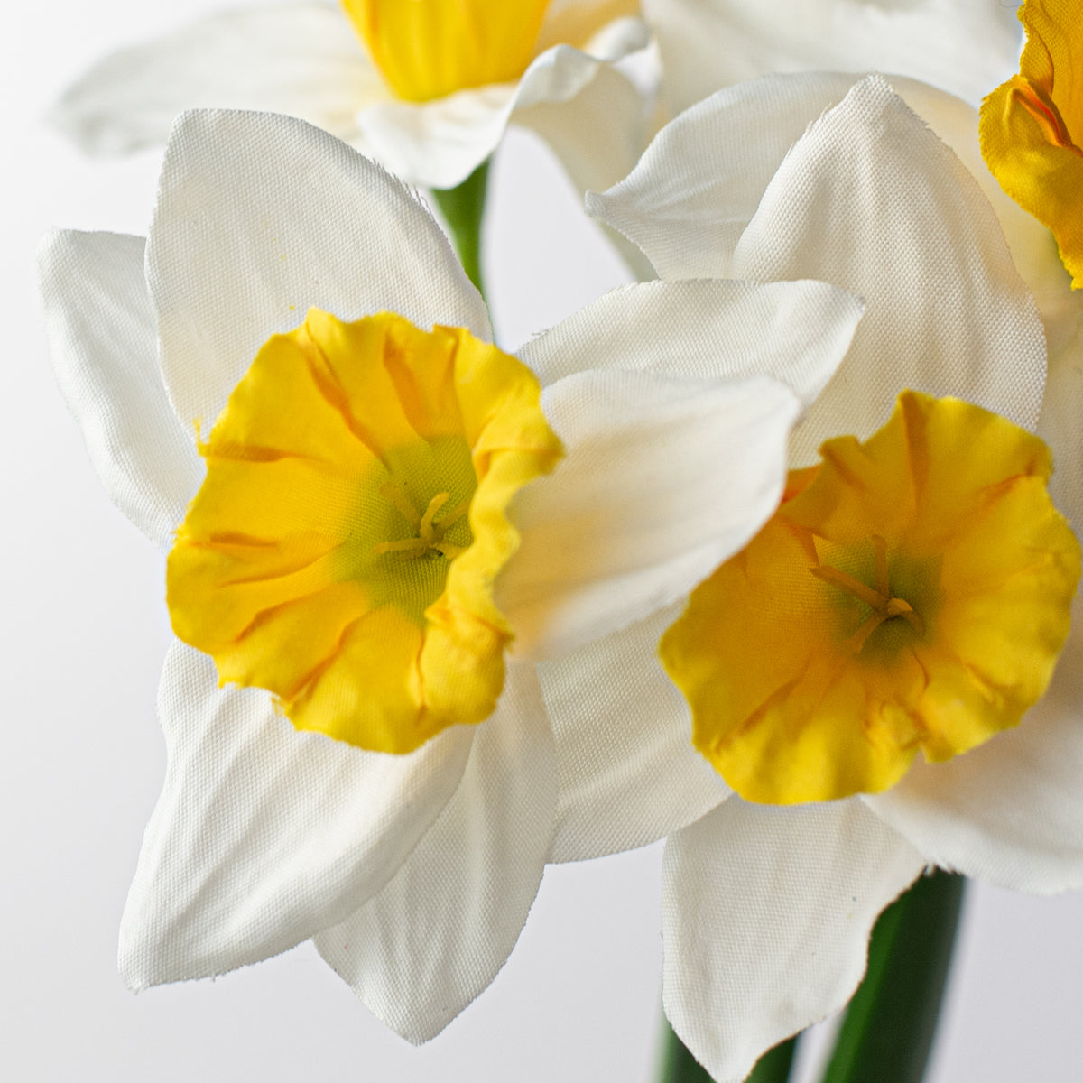 18" Daffodil Spray detail photo 5