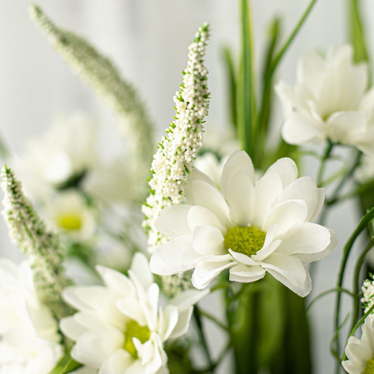18" Daisy & Astilbe Bush: Cream Lifestyle Photo