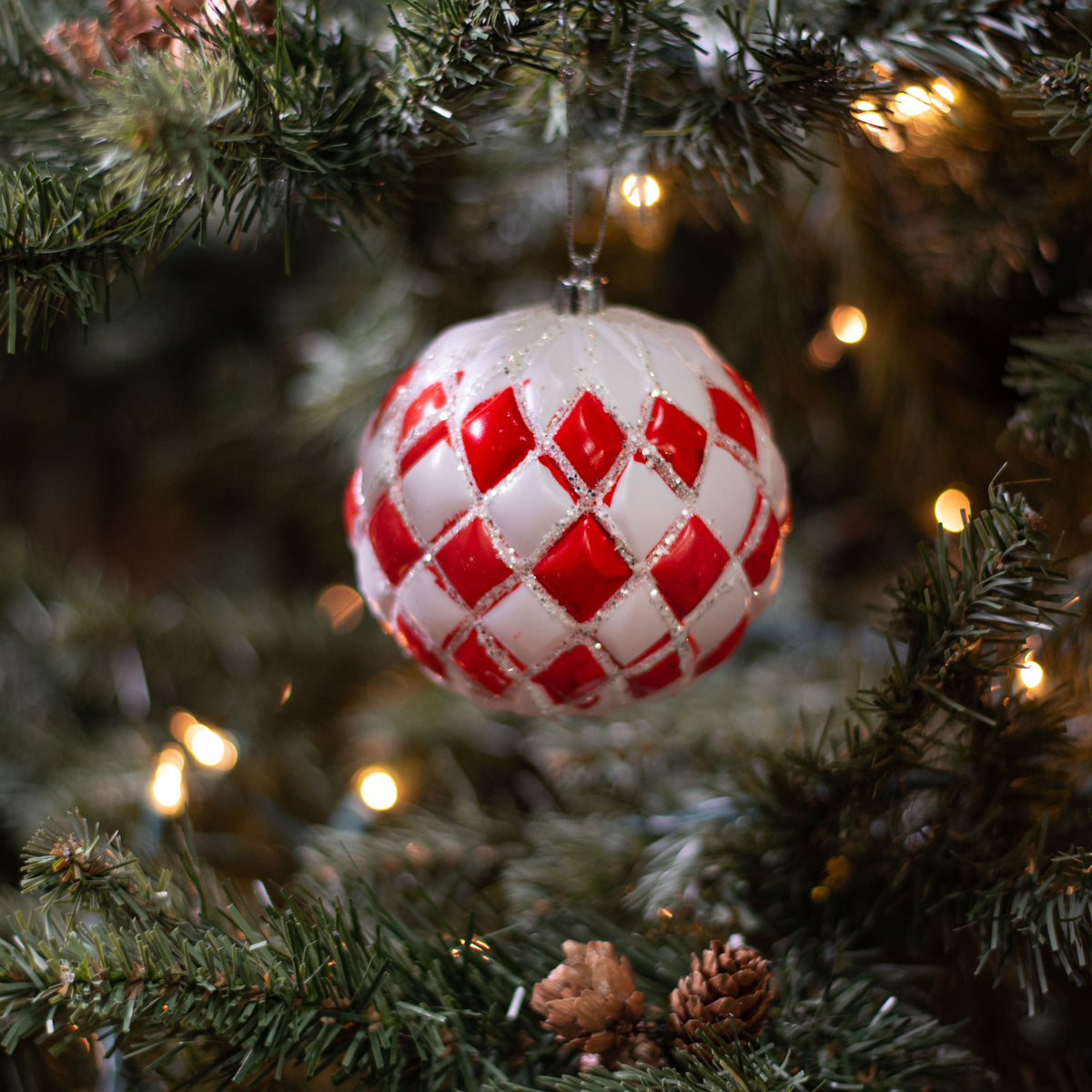 4" Diamond Pattern Ball Ornament: Red & White Lifestyle Photo