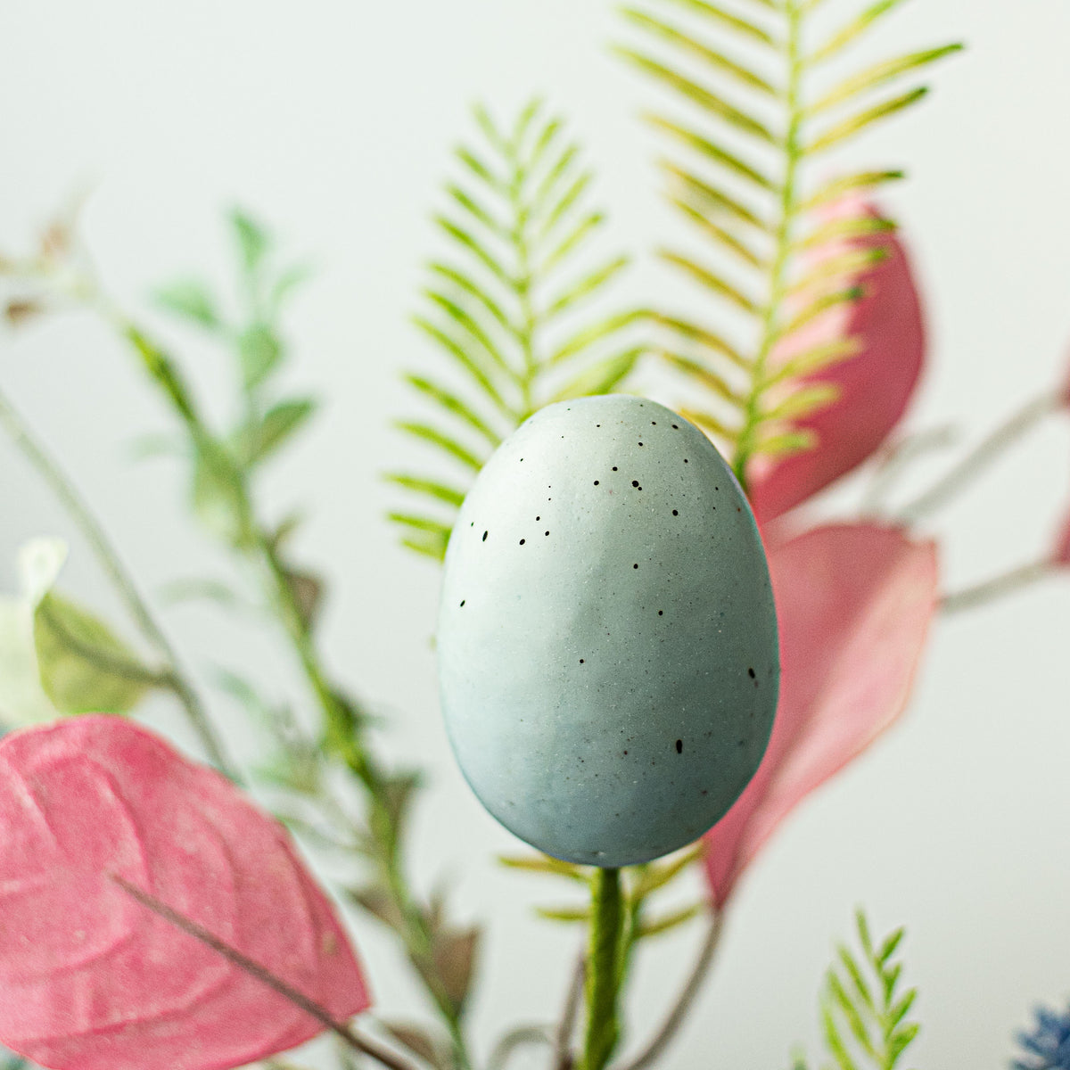 28" Egg Mixed Leaves Spray detail photo 3