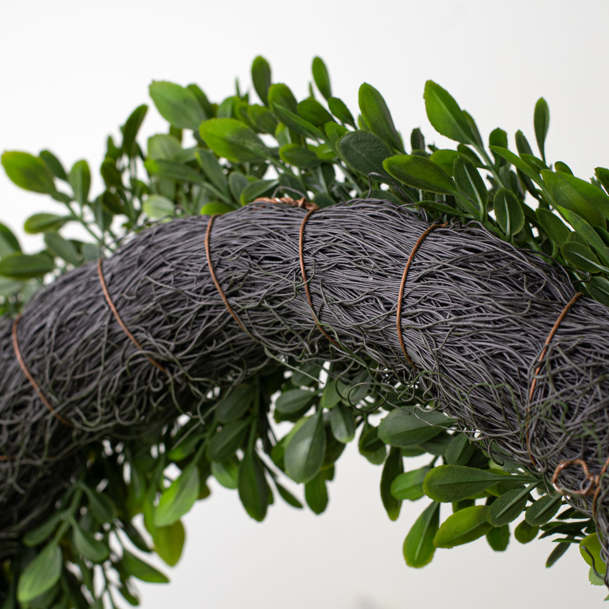 18" Evergreen Boxwood Wreath on Twig Frame detail photo 4