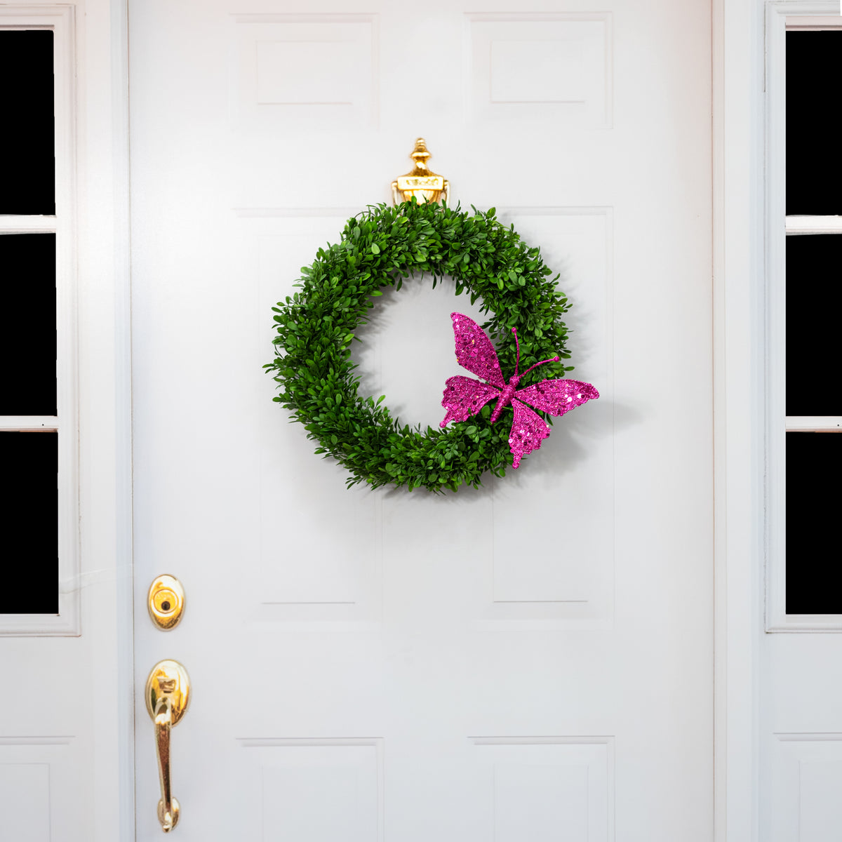 18" Evergreen Boxwood Wreath on Twig Frame detail photo 5