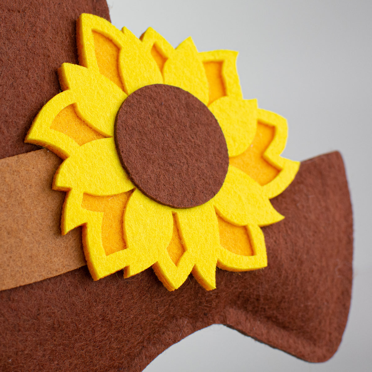 14" Felt Scarecrow Hat Wreath Accent detail photo 3