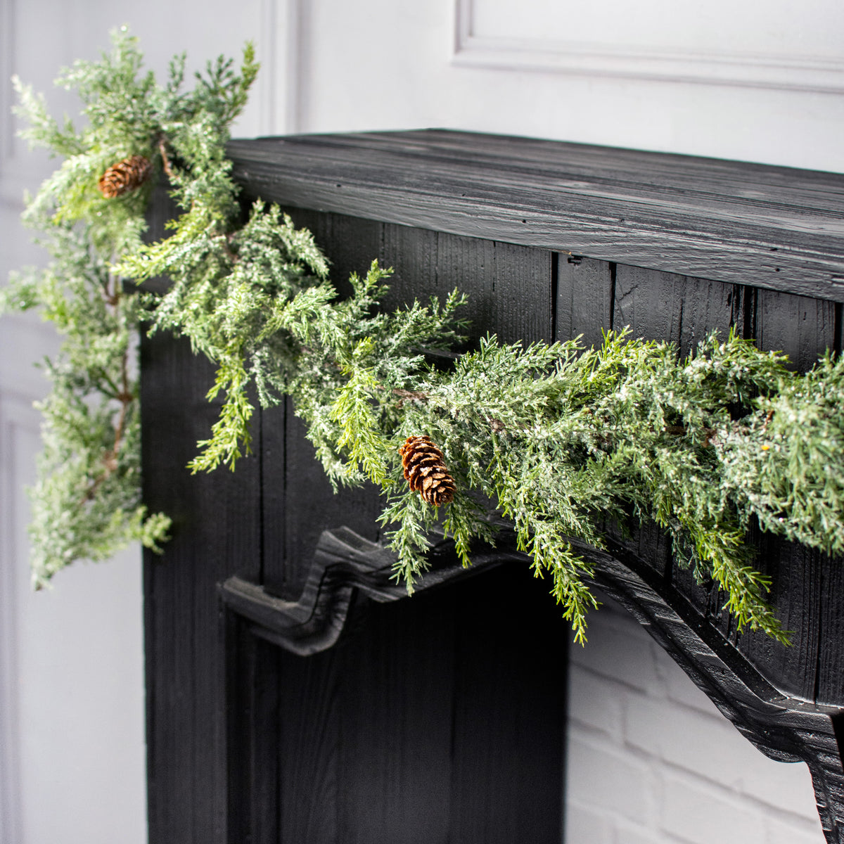 5.5' Frosted Arborvitae Pine Garland detail photo 4
