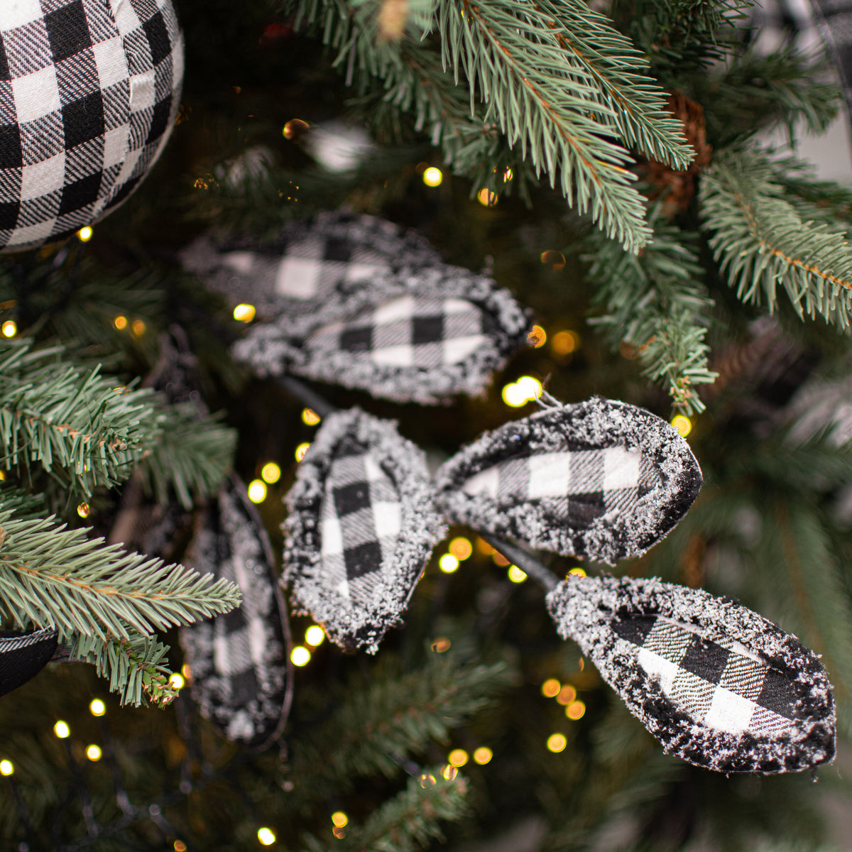 26" Frosted Check Leaf Spray: Black & White detail photo 4