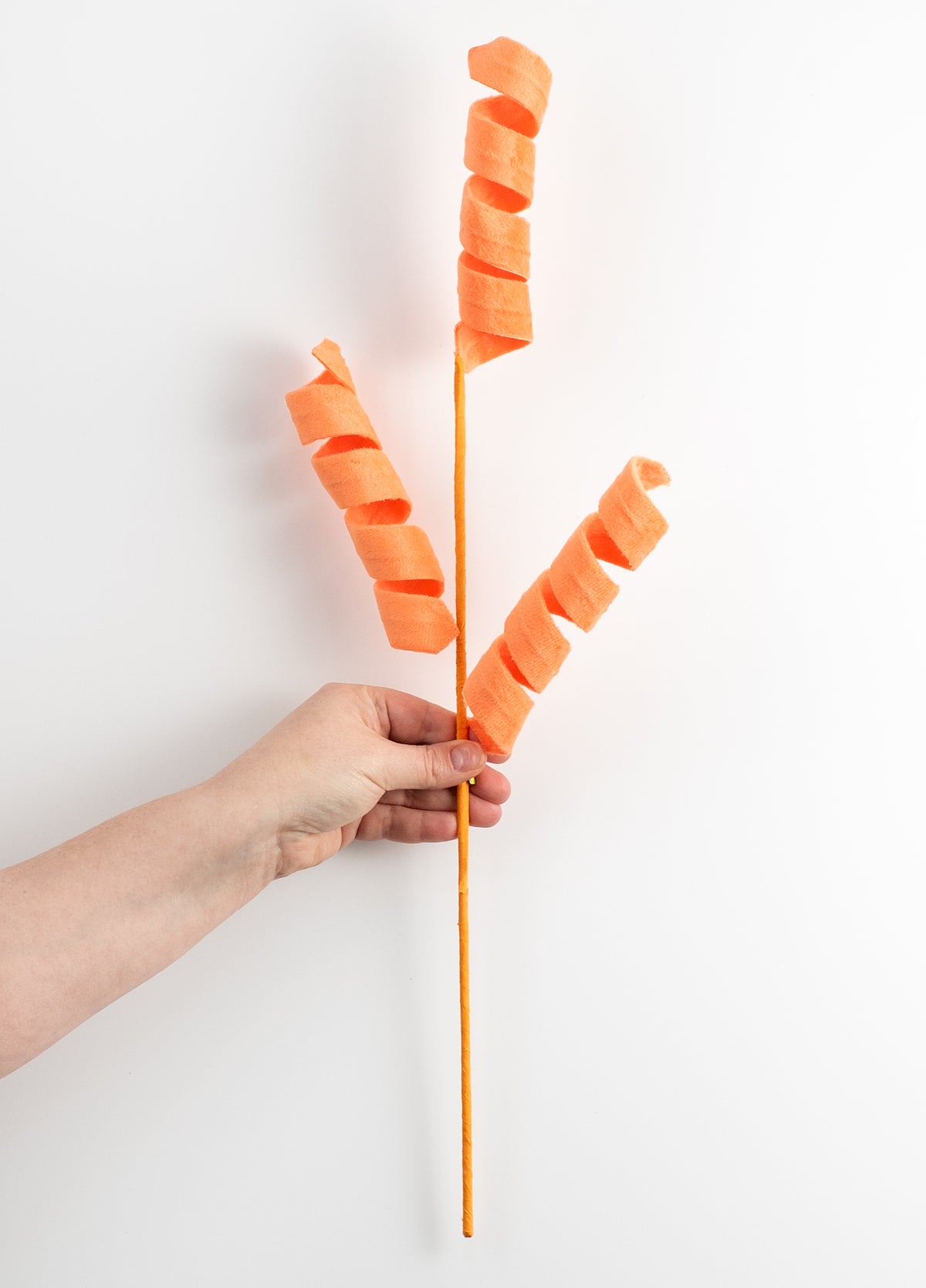 24" Fuzzy Curly Spray: Orange detail photo 3