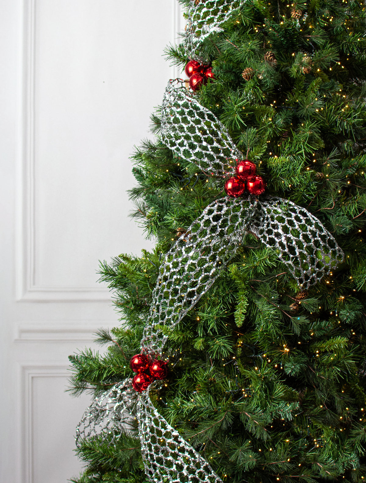 5" Glitter Chicken Wire Ribbon Garland: Silver (10') Lifestyle Photo