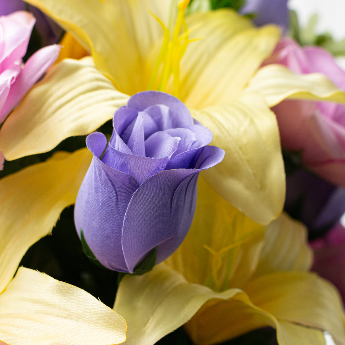 28" Lily, Rose & Daisy Mixed Bush: Pastels (36 Stem)