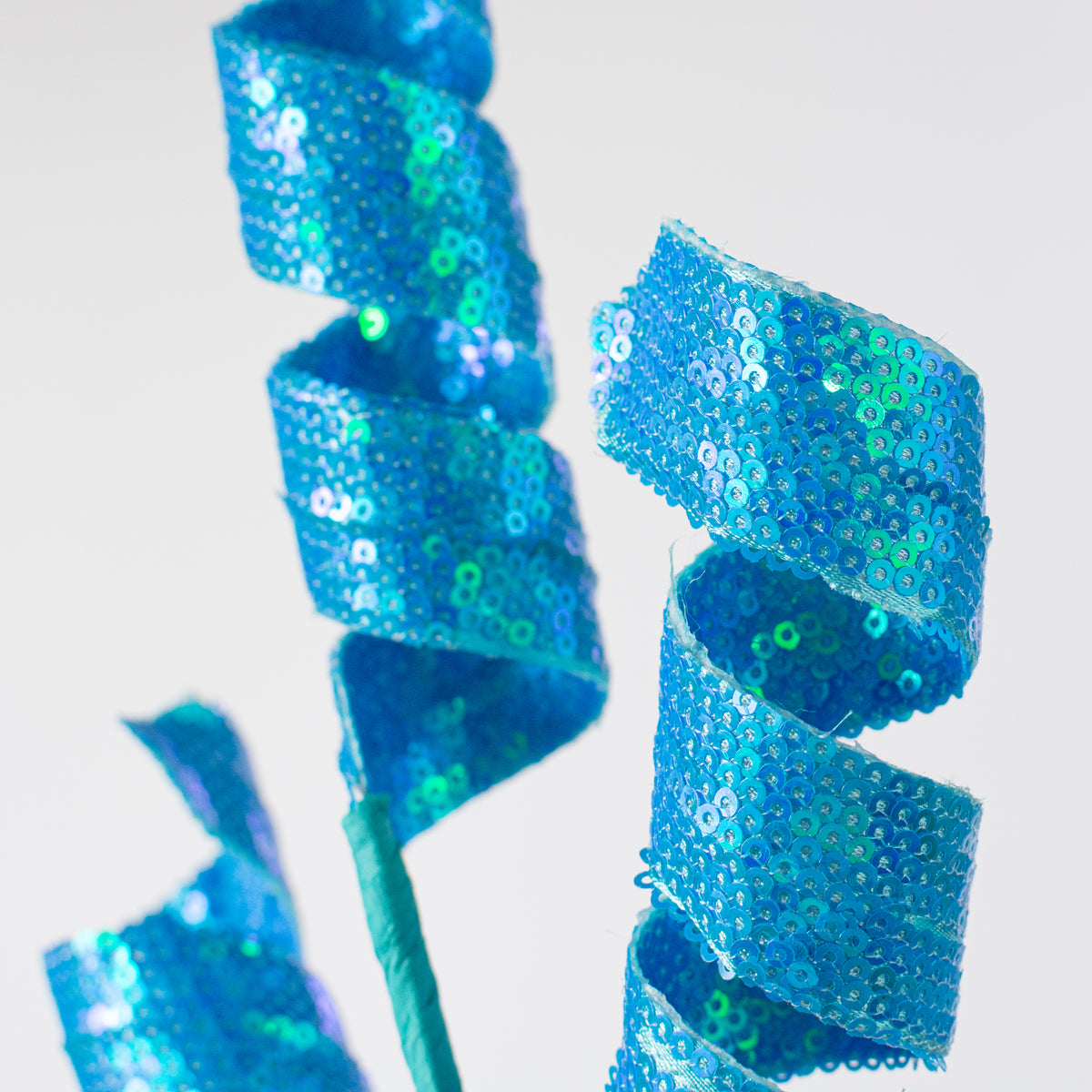24" Sequin Frizzy Curly Spray: Iridescent Blue
