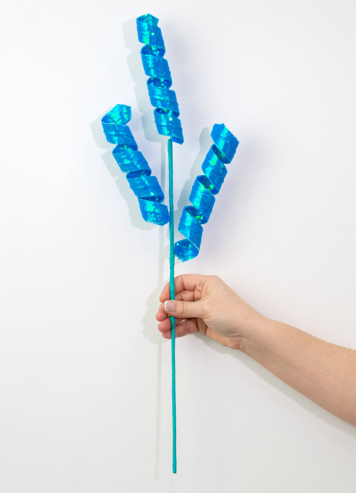 24" Sequin Frizzy Curly Spray: Iridescent Blue