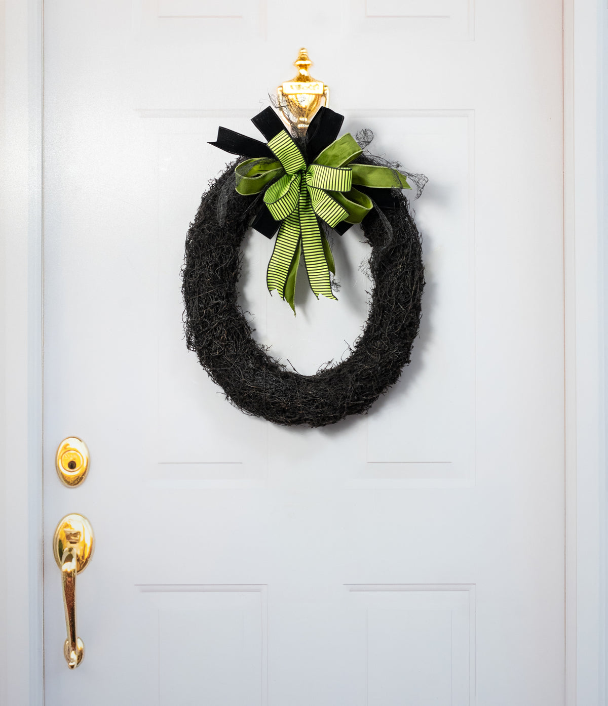 18" Black Moss Vine Wreath: Oval