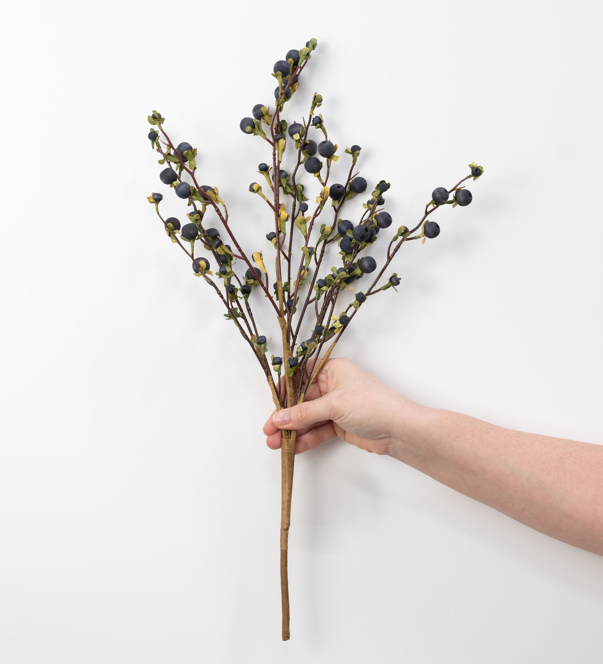 22" Wild Berry Spray: Smoke Blue