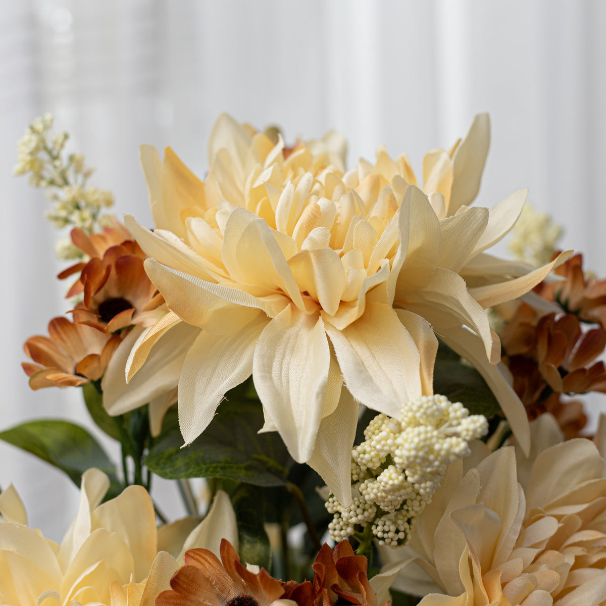 21" Dahlia & Daisy Filler Bush: Beige (14 Stem)
