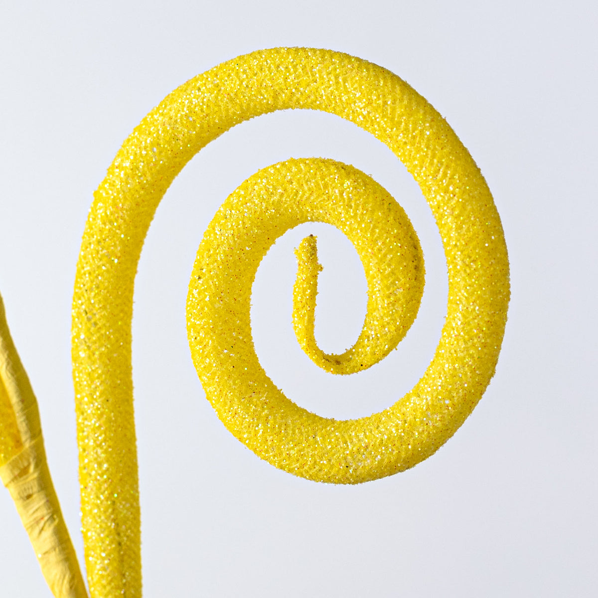 18" Glitter Tube Curly Pick: Iridescent Yellow