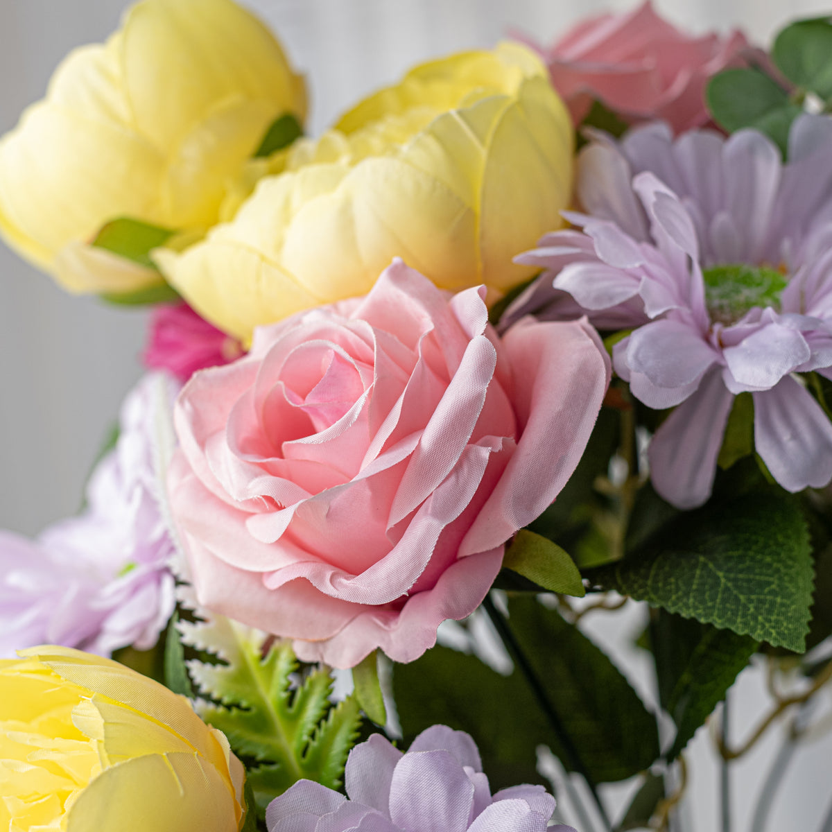 20" Cabbage Rose & Mum Bush: Spring Mix (16 Stem)
