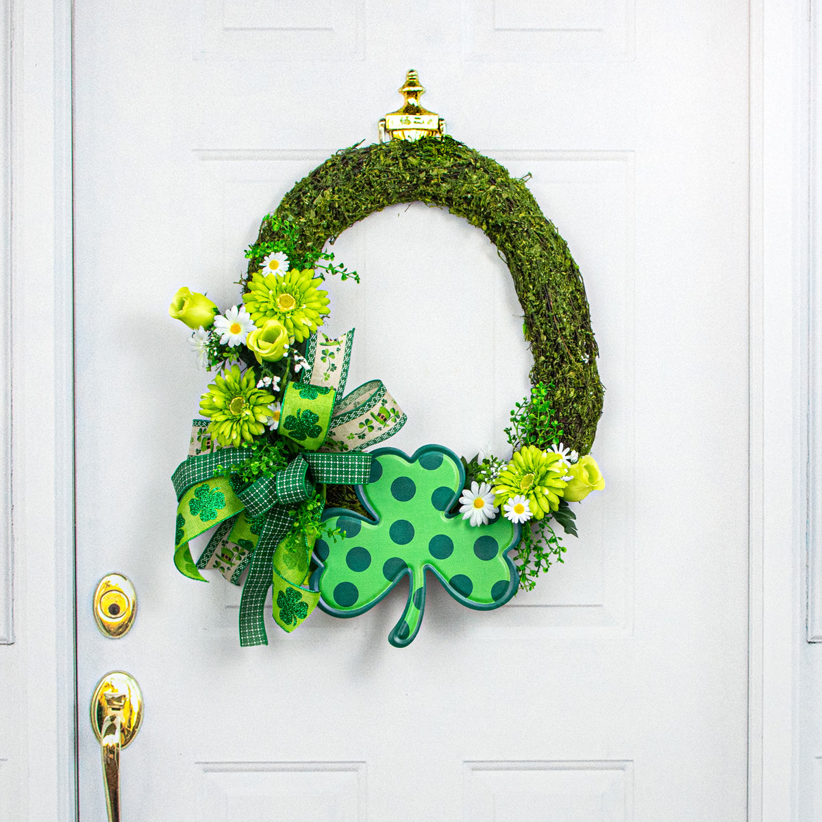 11.5" Metal Embossed Hanger: Polka Dot Clover Lifestyle Photo