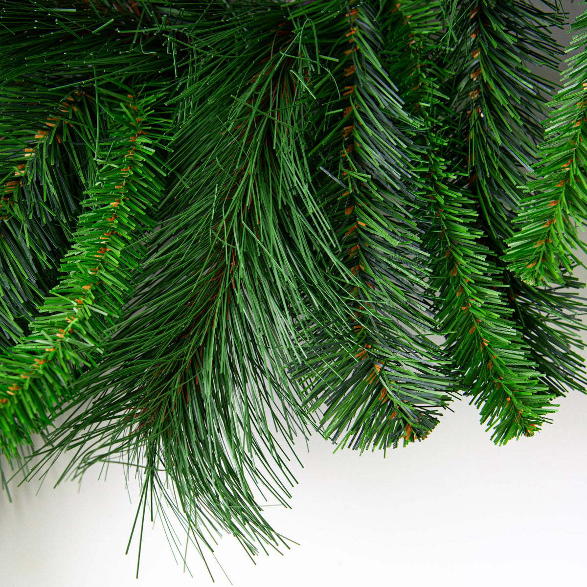 9' X 14" Mixed Pine Garland: Mixed Green detail photo 4