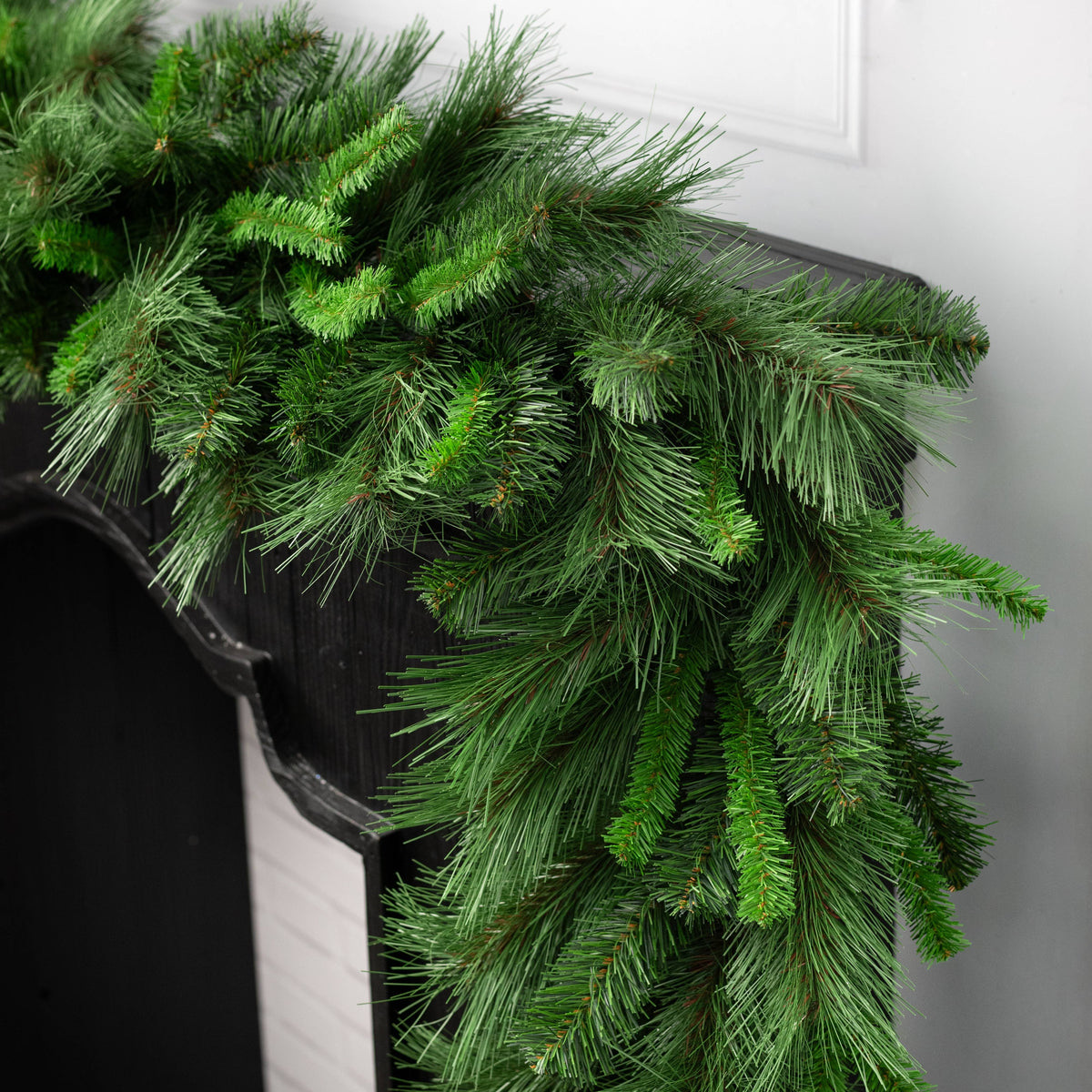 9' X 14" Mixed Pine Garland: Mixed Green detail photo 6
