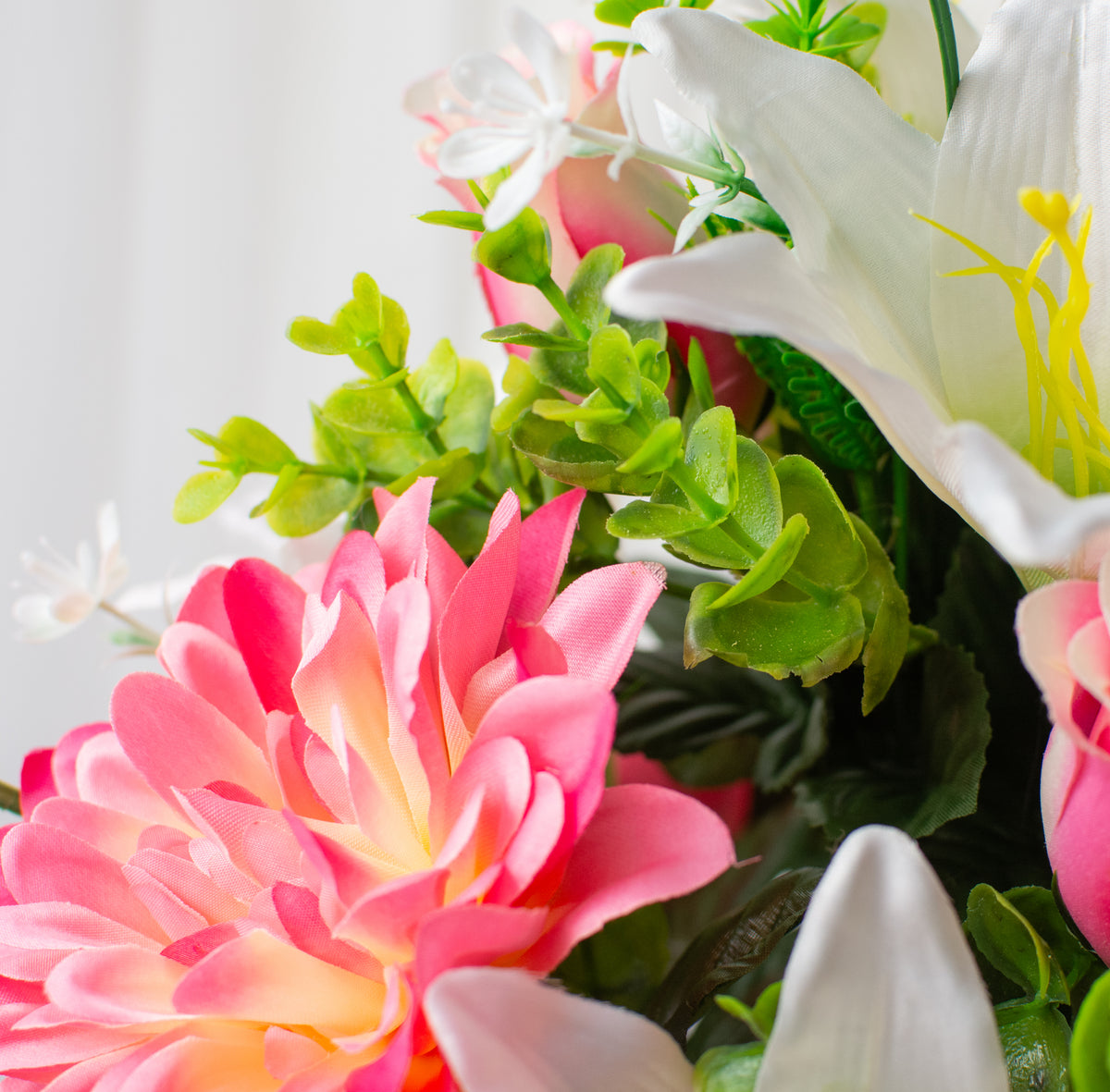 24" Peony, Dahlia, Lily, Rose Bush: Pink & Cream detail photo 5