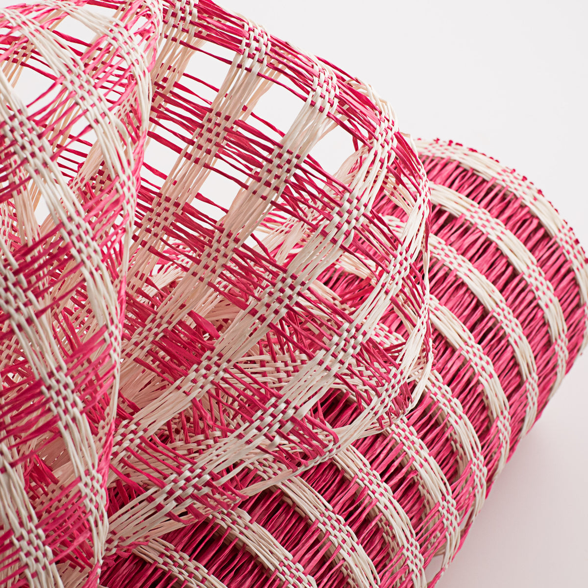 21" Poly Burlap Check Mesh: Fuchsia & Cream Lifestyle Photo