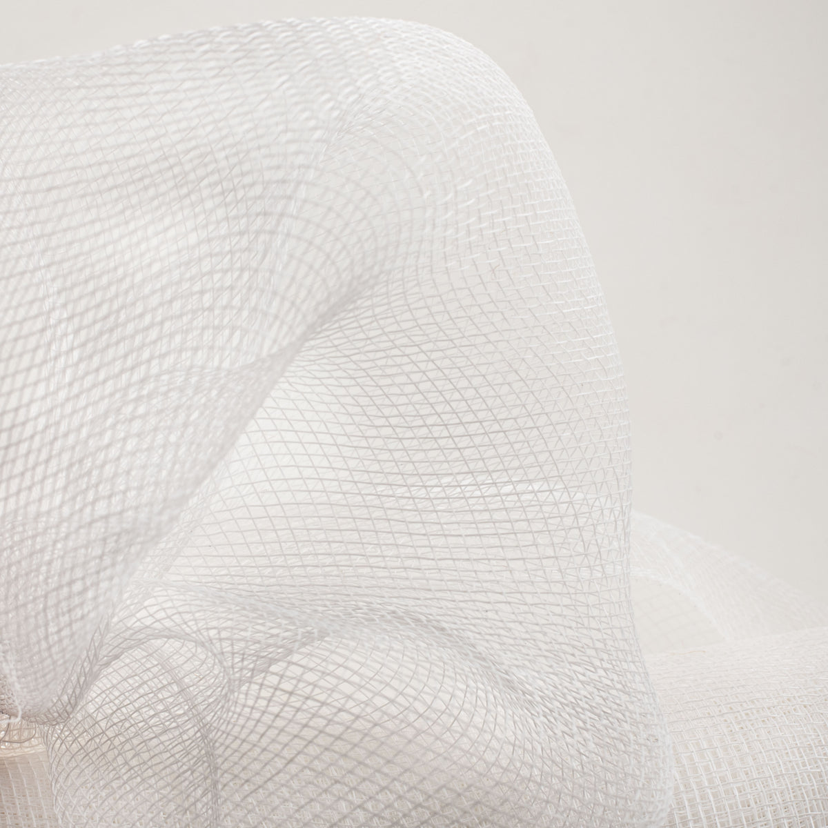 21" Poly Deco Mesh: White Lifestyle Photo