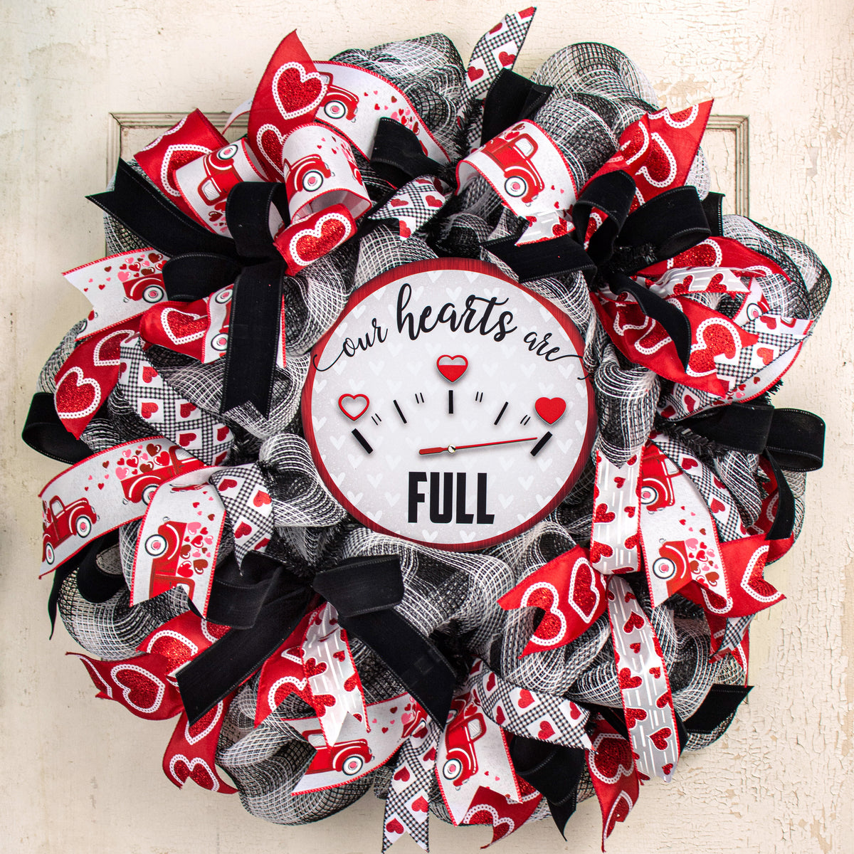 9.4" Round Waterproof Sign: Hearts Are Full Lifestyle Photo