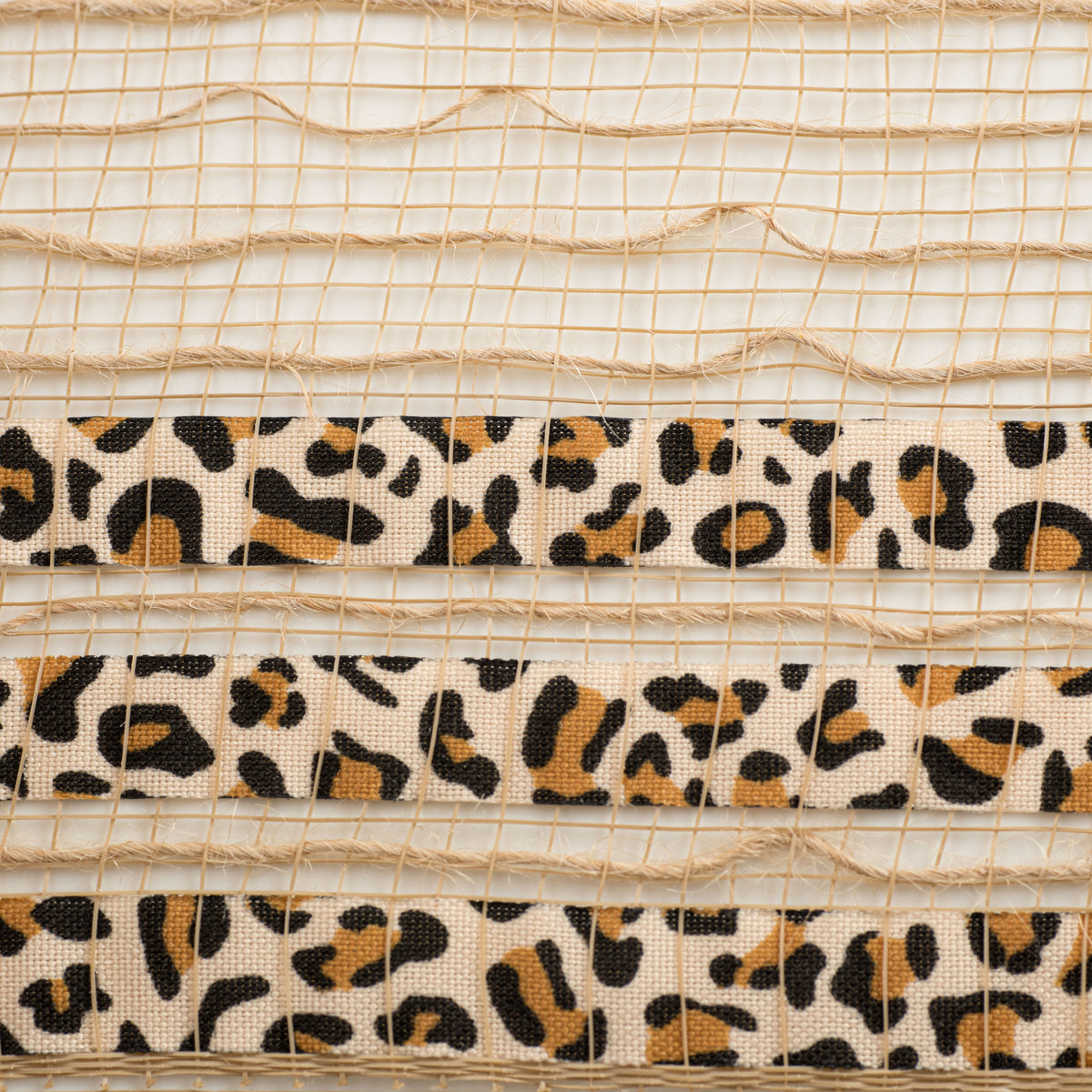 10" Ruffle Patterned Mesh: Natural Jute & Cheetah Print detail photo 3