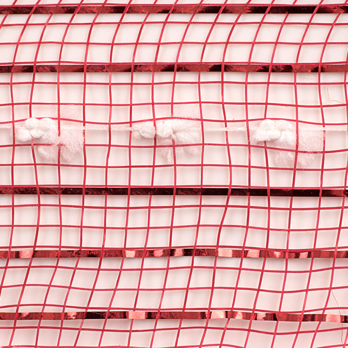 10" Snowball Deco Mesh: Red (10 Yards) detail photo 3