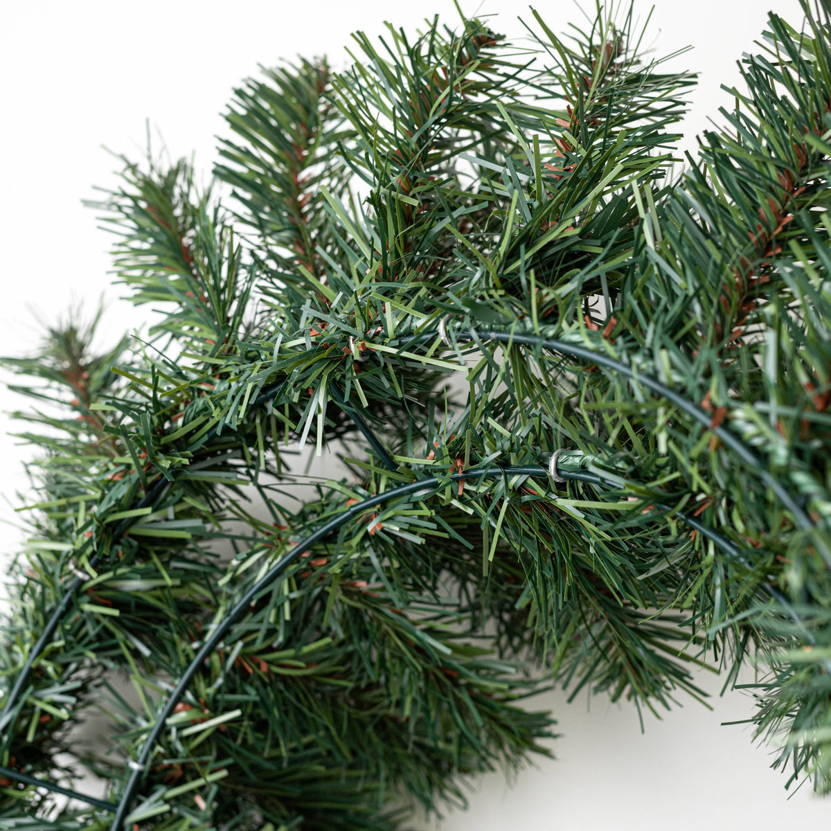 24" Sugar Pine Wreath: Two-Tone Green detail photo 4