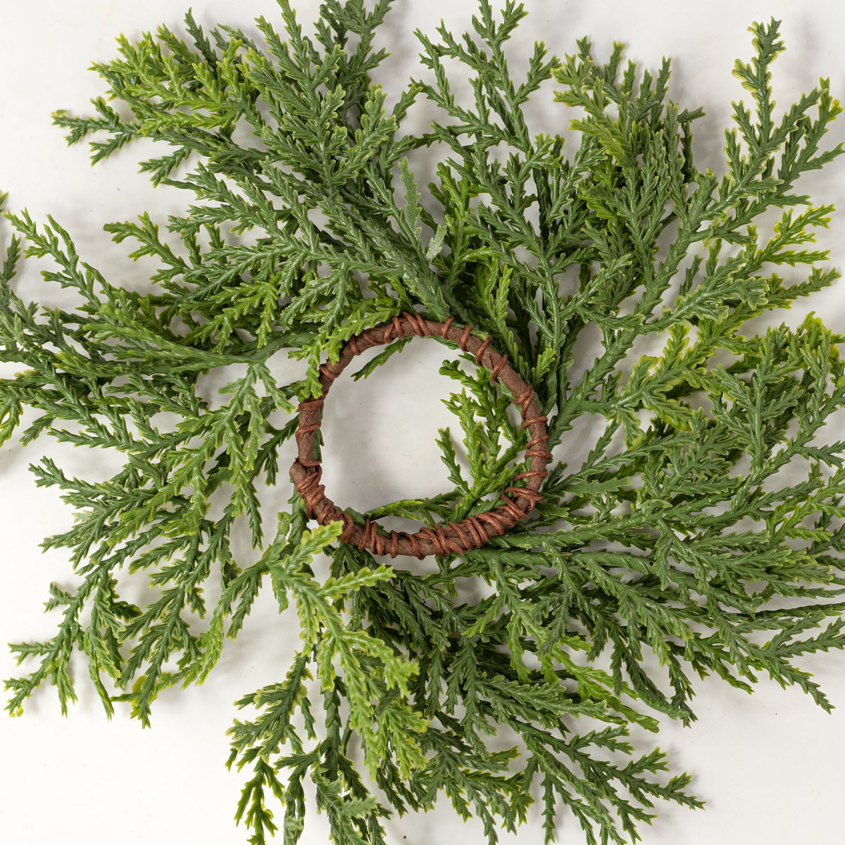 1.5" Soft Touch Cascading Cedar Candle Ring detail photo 4