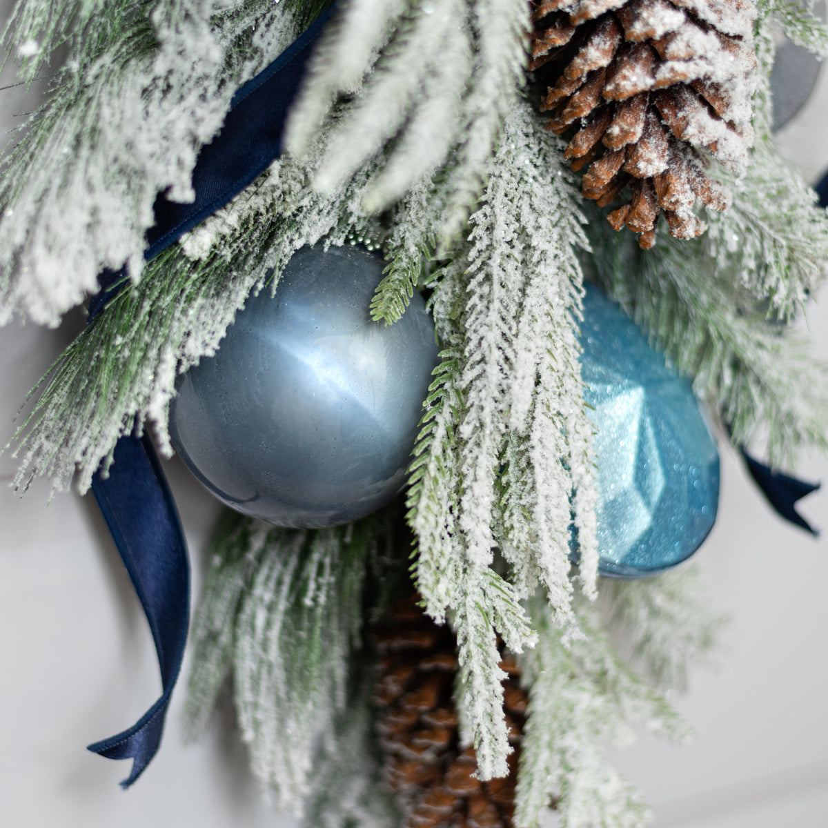 100mm Lacquered Glass-Look Shatterproof Ornament: Grey Lifestyle Photo