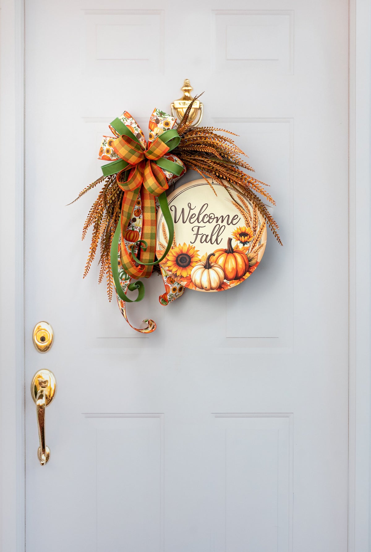 12" Round Metal Sign: Welcome Fall Pumpkins detail photo 4