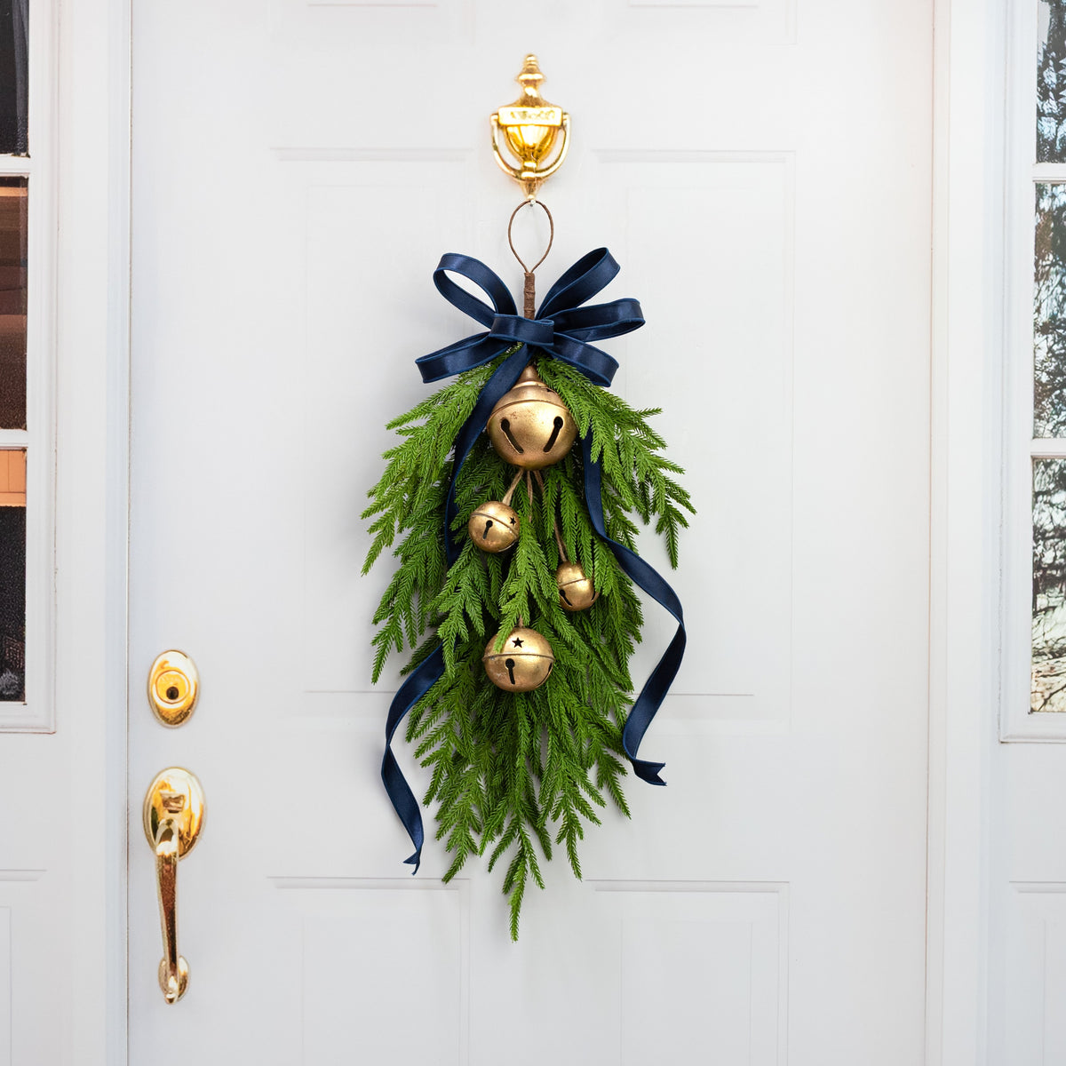 13" Hanging Jingle Bell Cluster: Distressed Gold detail photo 4