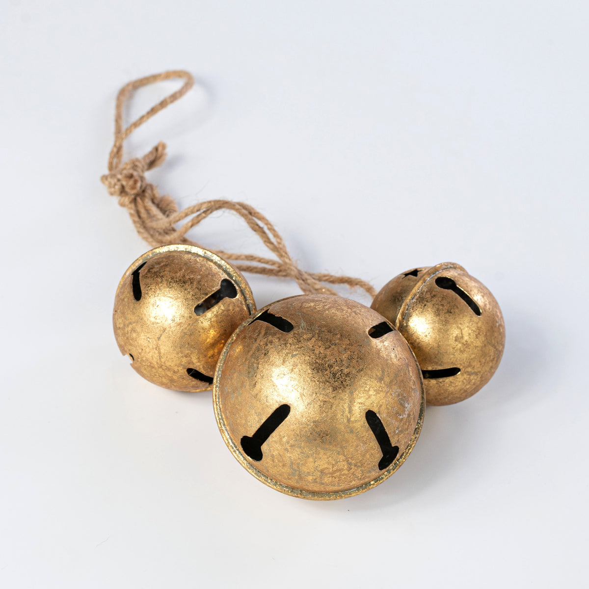 13" Hanging Jingle Bell Cluster: Distressed Gold detail photo 5