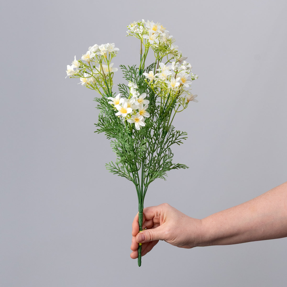 18" Plastic Star Flower Bush: Cream (7 Stem) detail photo 3