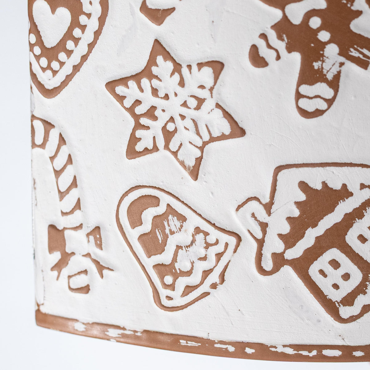 7.5" x 11" Tin Gingerbread Wall Pocket Planter detail photo 5