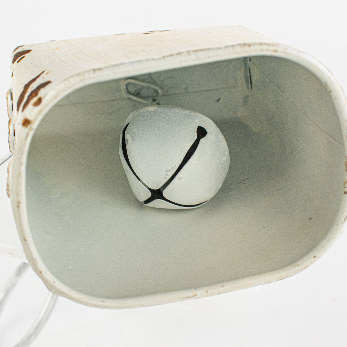 4" Antique Cowbell Ornament: Cream detail photo 3