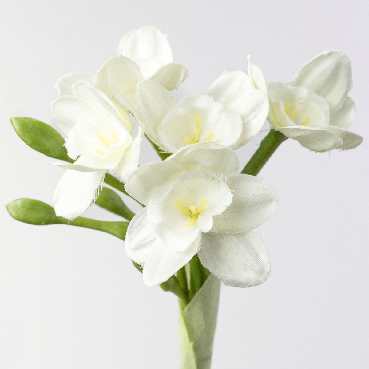 18" Artificial Paperwhite Narcissus Bulb Lifestyle Photo
