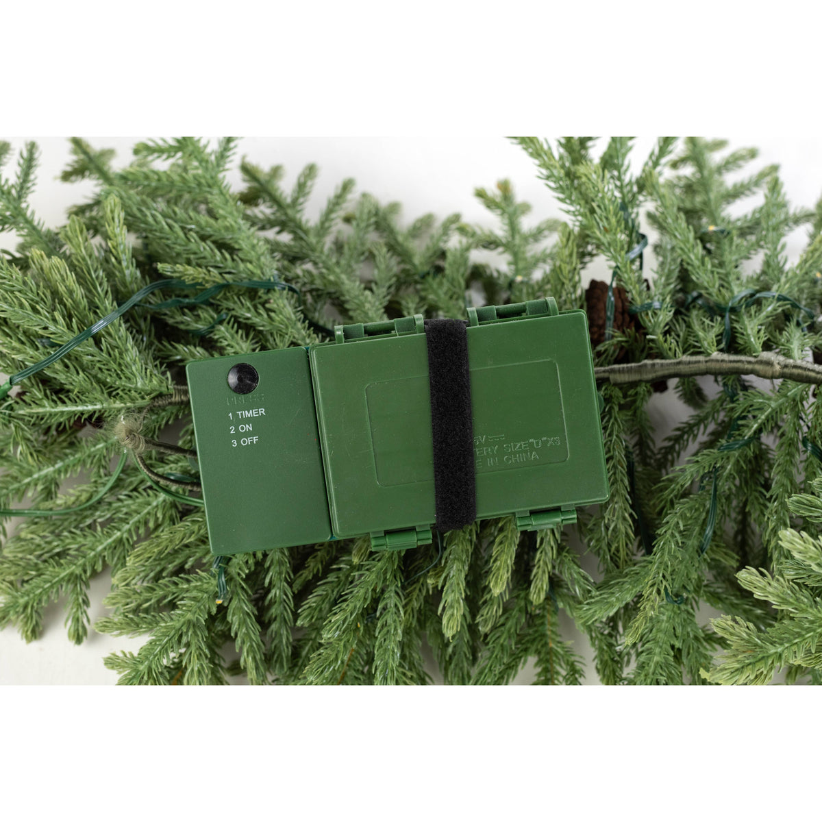 6' Battery Operated Lighted Spruce Garland (100 LEDs) detail photo 4
