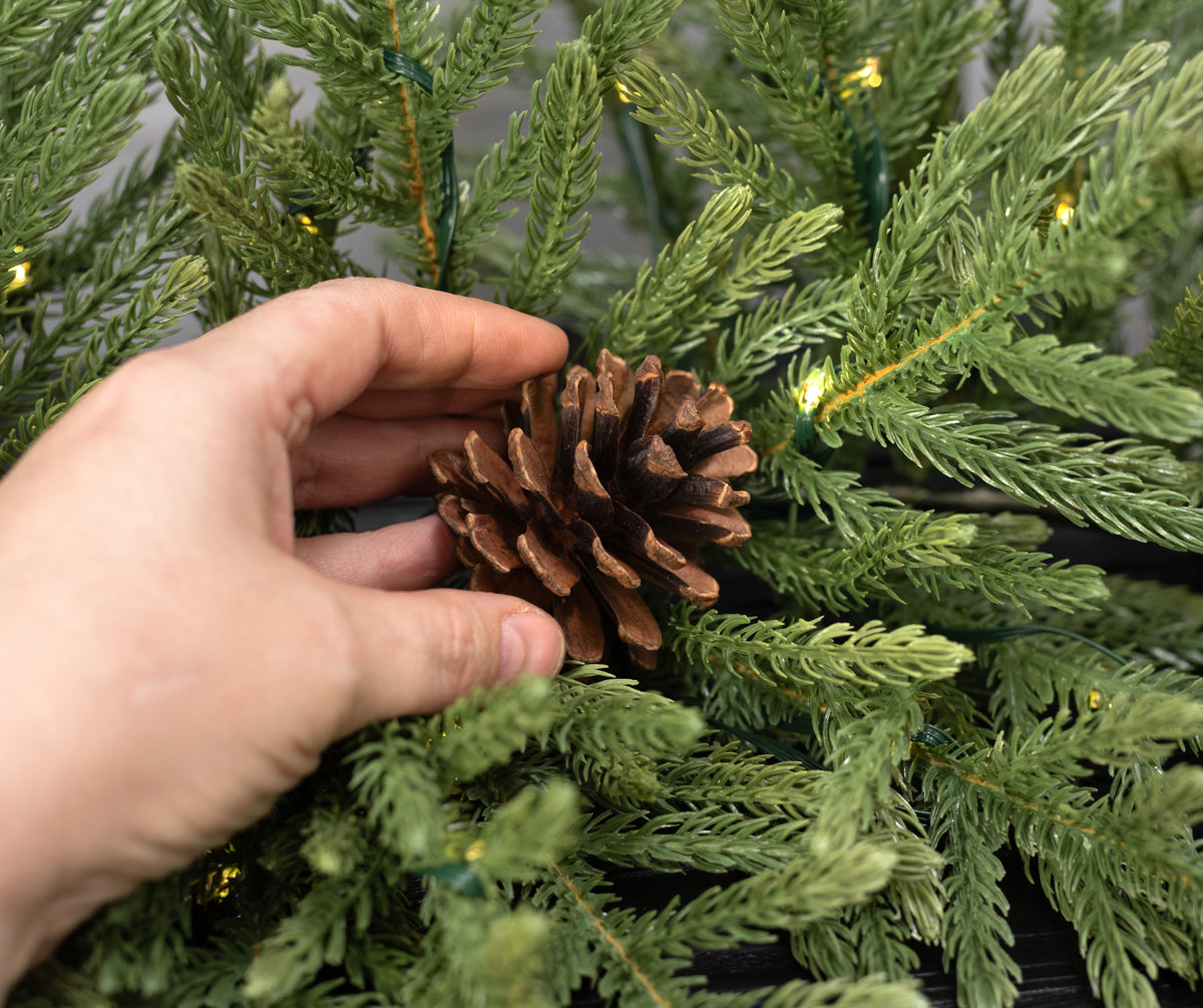 6' Battery Operated Lighted Spruce Garland (100 LEDs) detail photo 6