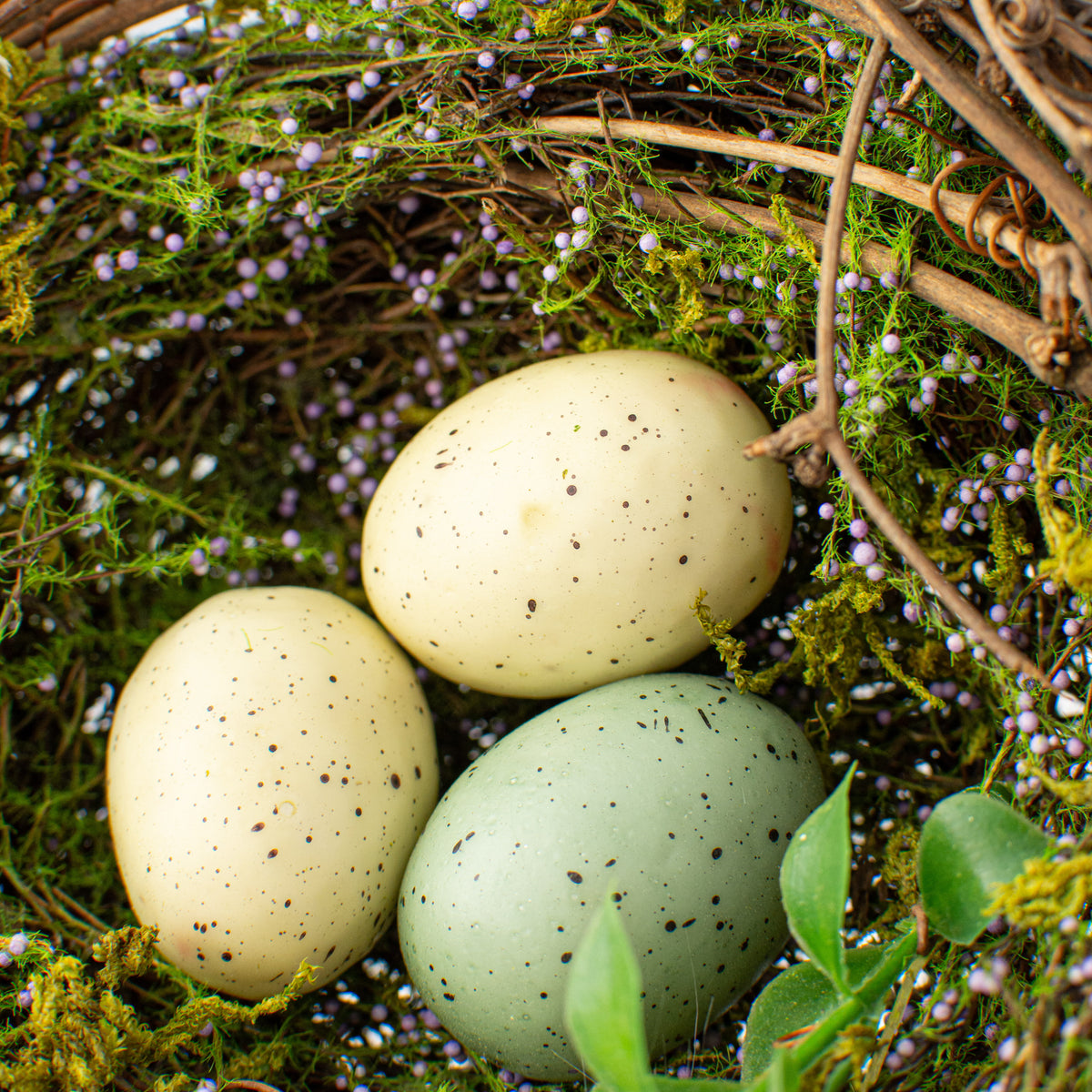 6.5" Bird Nest Ornament With Eggs detail photo 4
